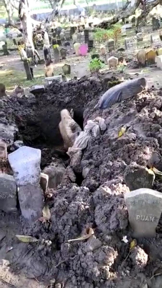Meninggal Malam Jumat Legi, Tali Pocong Jenazah Dicuri