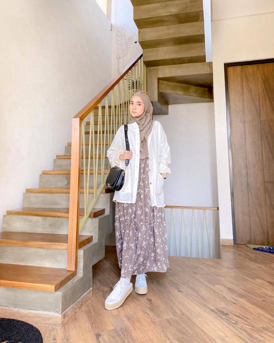 dress dan outer Richa Etika (instagram.com/richaeu)