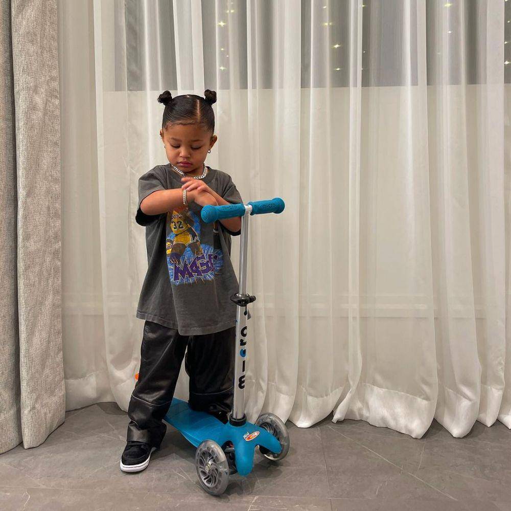 potret Stormi anak Kylie Jenner (instagram.com/kyliejenner)