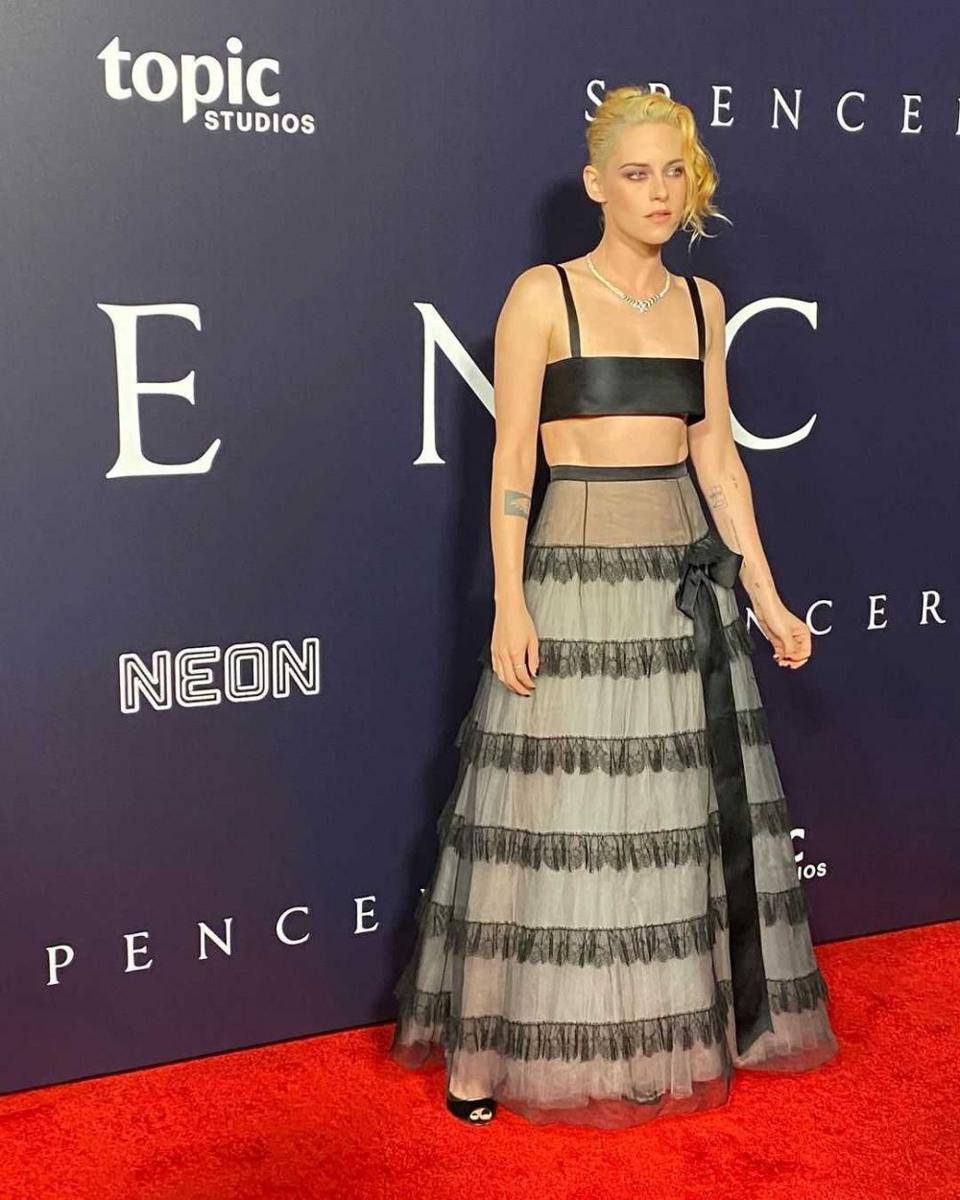 Kristen Stewart (instagram.com/neonrated)