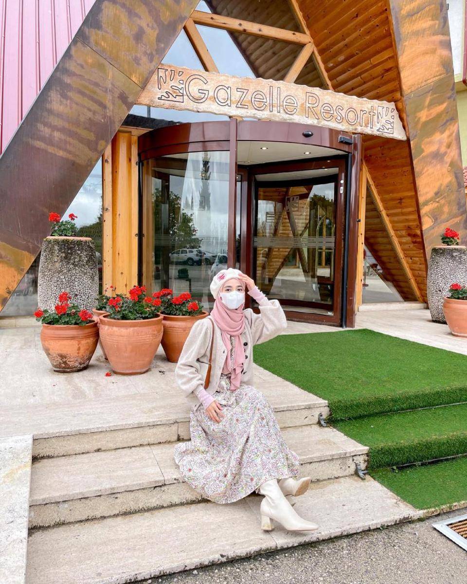 dress dan outer Richa Etika (instagram.com/richaeu)