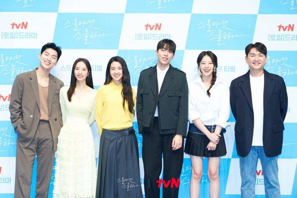 para pemeran dan sutradara KDrama Twenty-Five Twenty-One (instagram.com/tvn_drama)