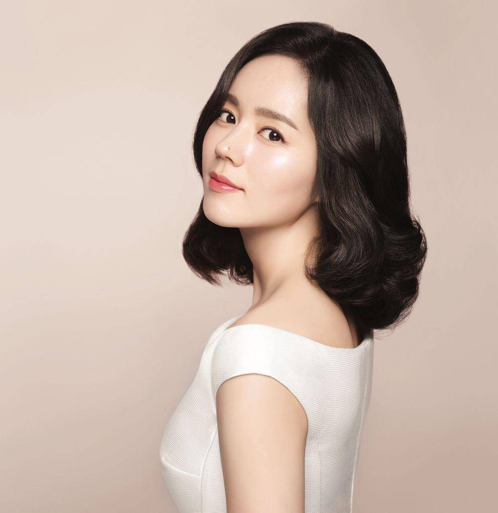 Han Ga In (instagram.com/bhent_official)
