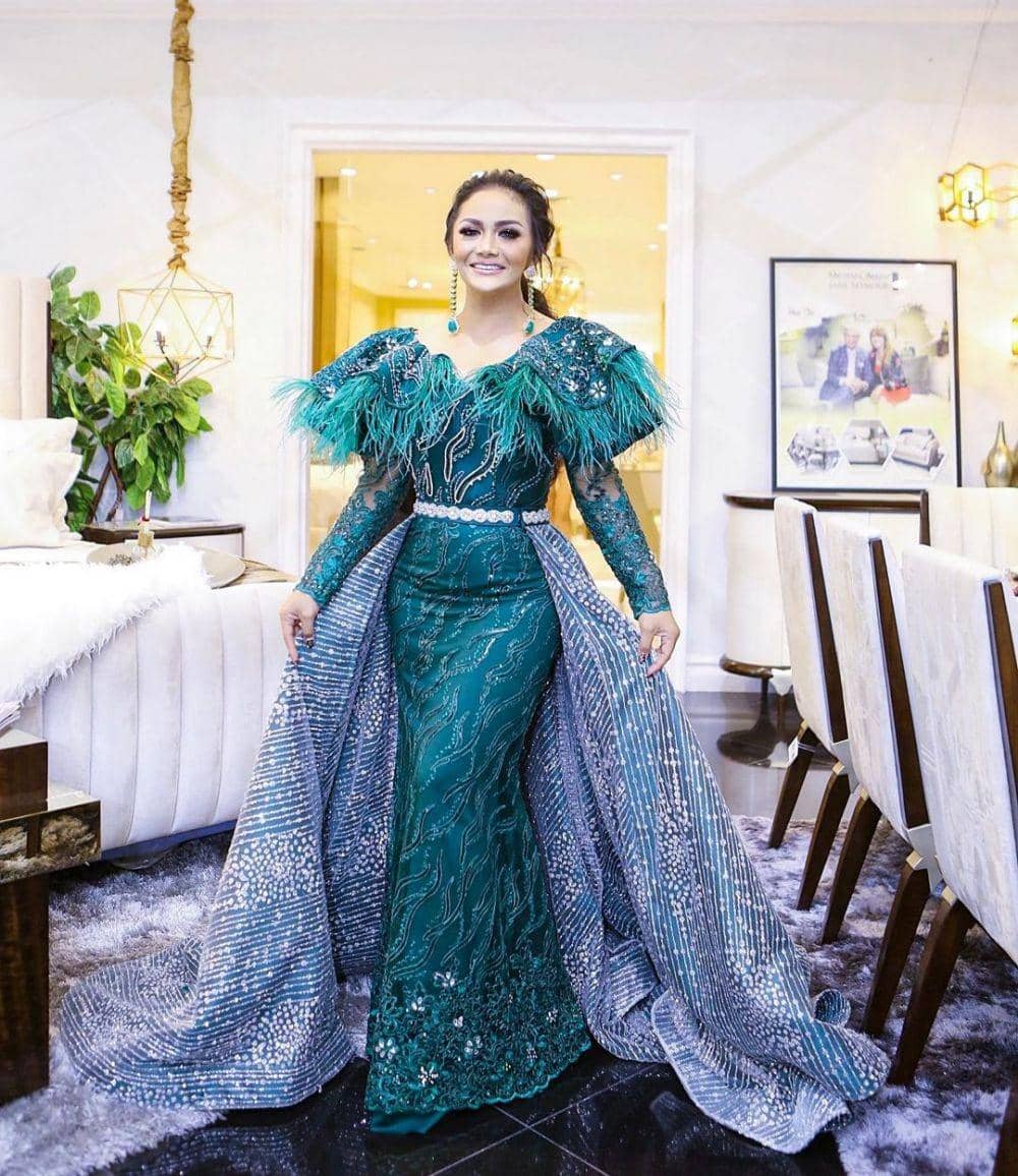 Krisdayanti (instagram.com/krisdayantilemos)