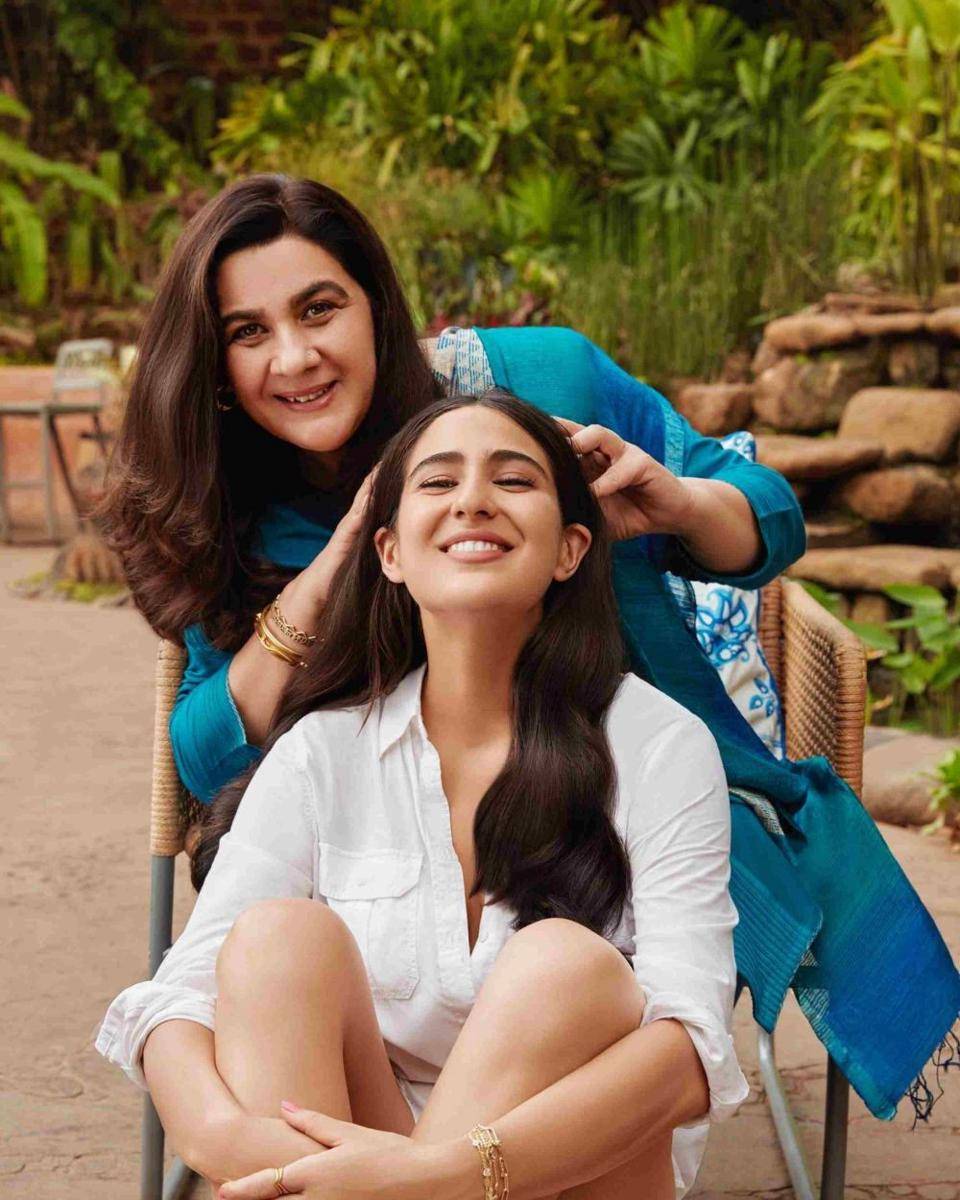 Sara Ali Khan dan Amrita Singh (Instagram.com/saraalikhan95/)