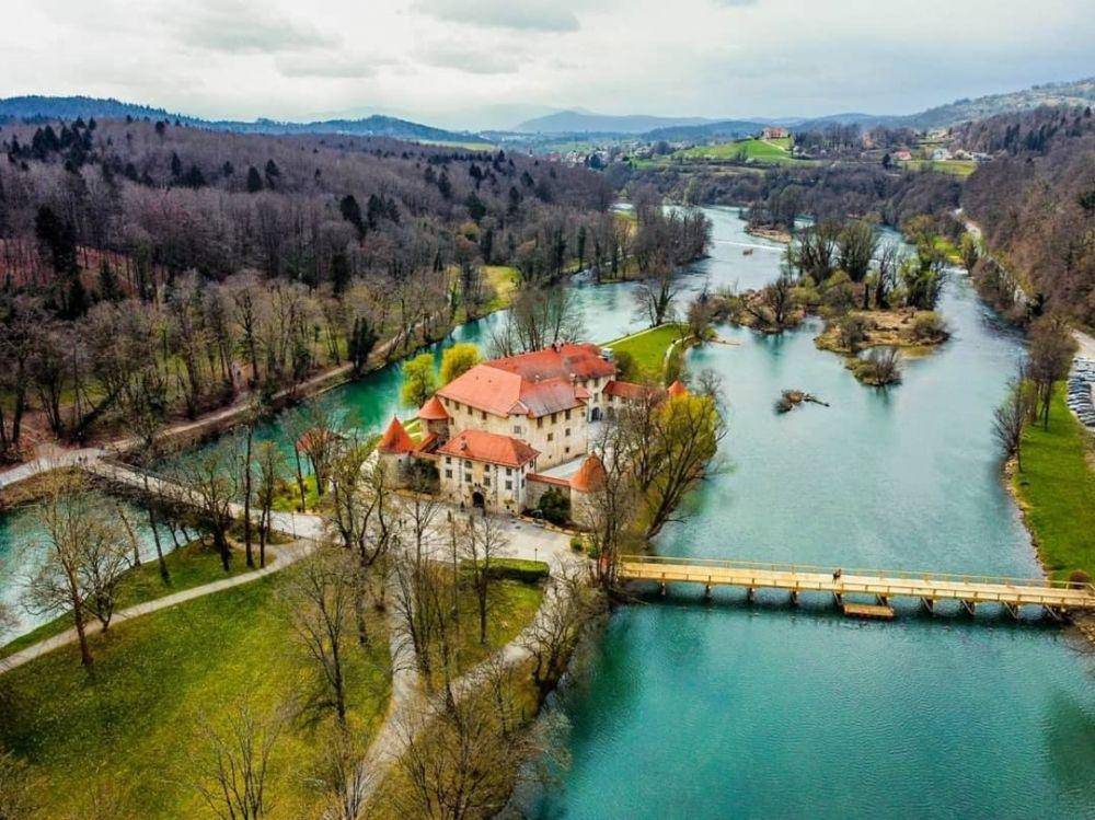 Otocec Castle (instagram.com/discover_slovenia_in_pictures)