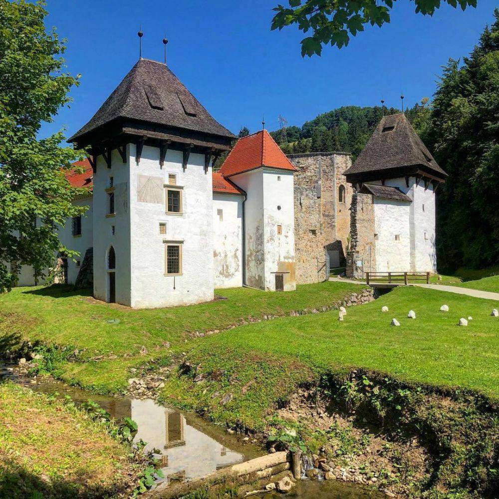 Zice Monastery (instagram.com/evelinaprague)