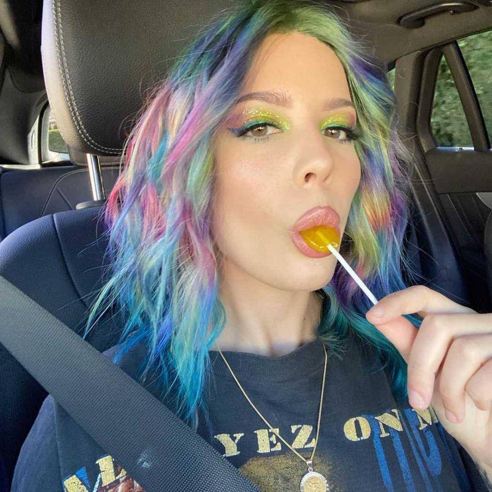 riasan mata ala Halsey (instagram.com/iamhalsey)