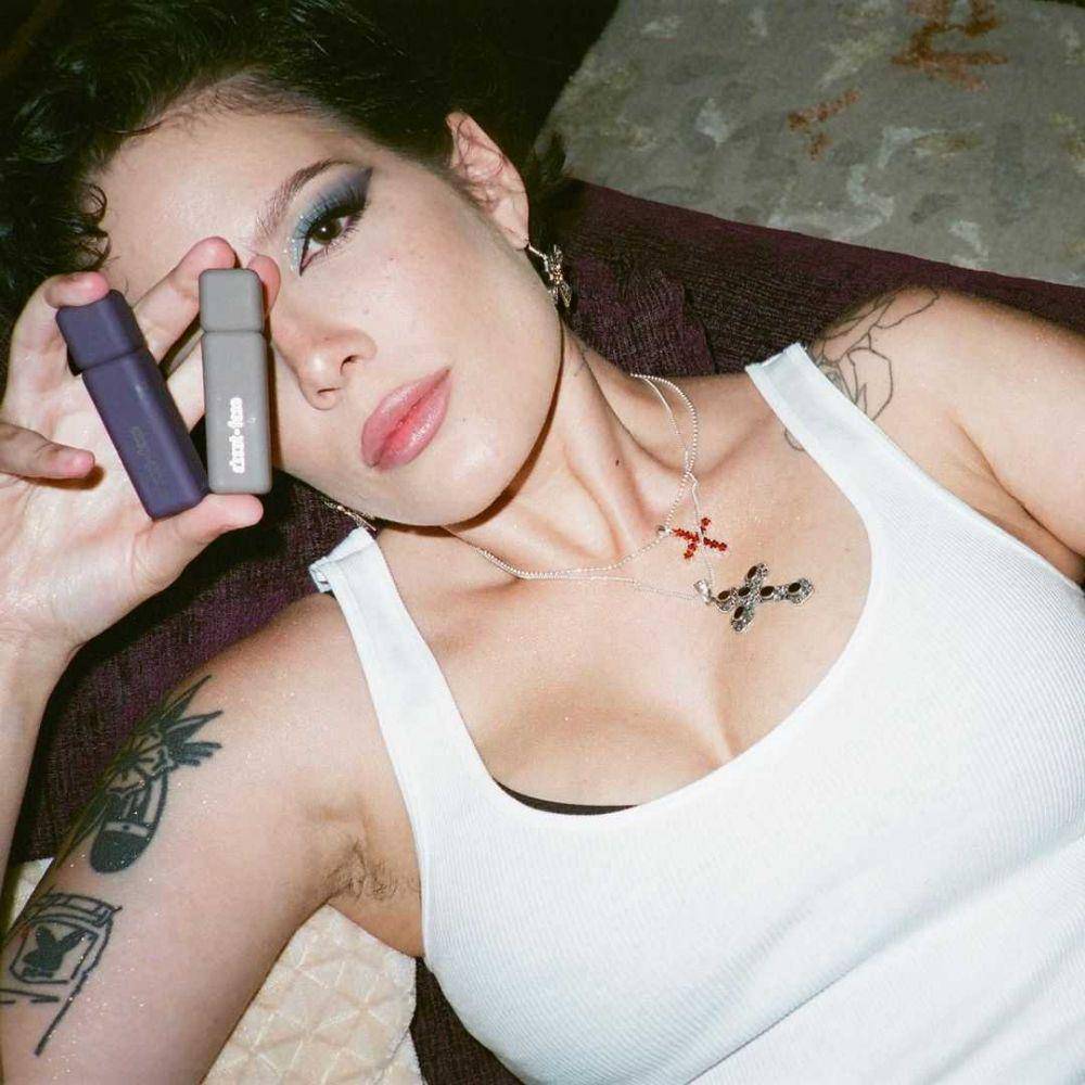 riasan mata ala Halsey (instagram.com/iamhalsey)