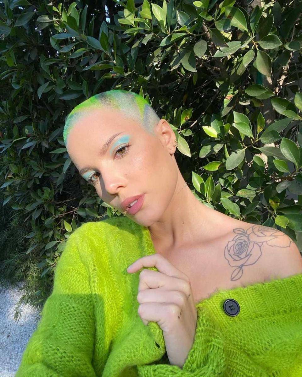 riasan mata ala Halsey (instagram.com/iamhalsey)