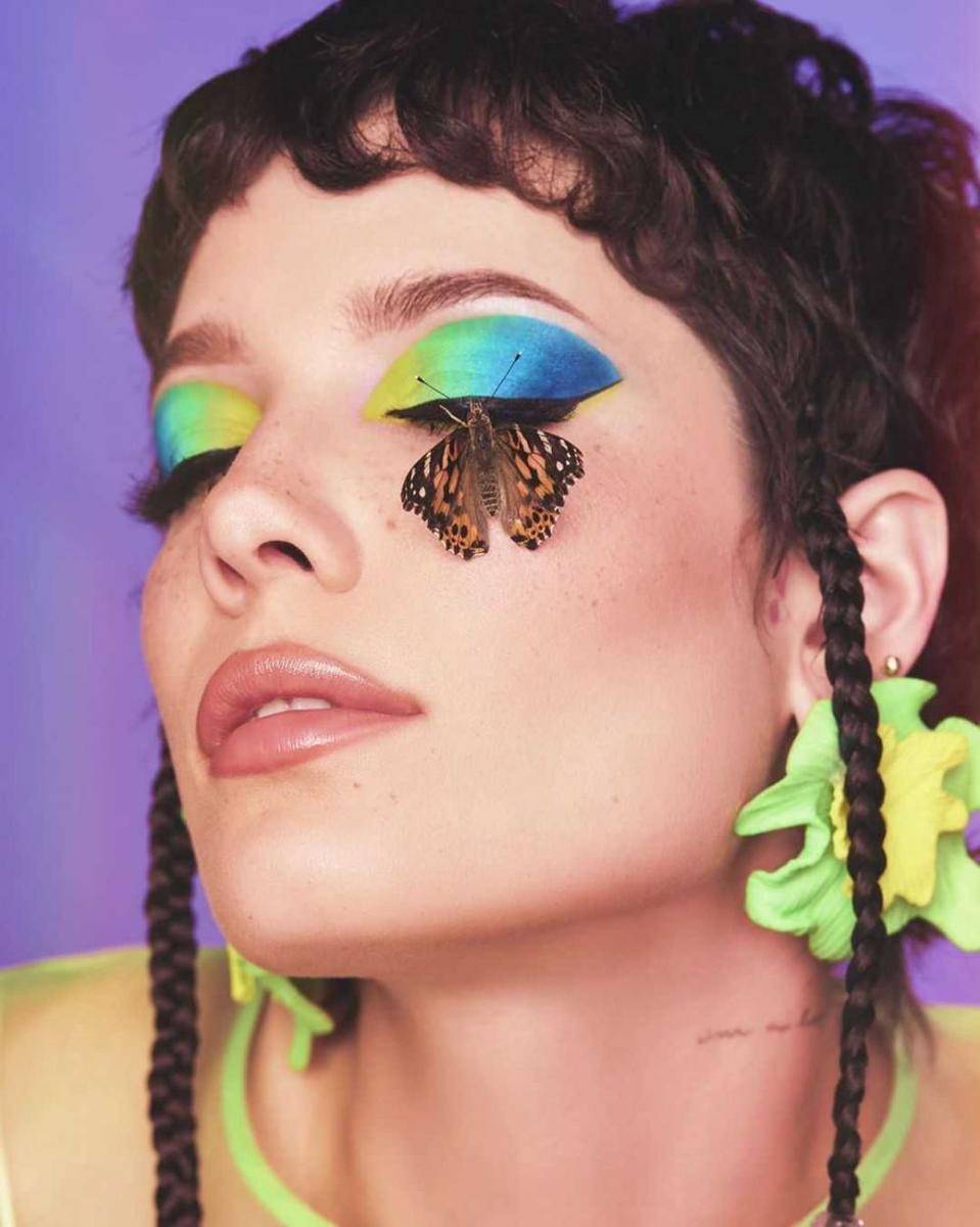 riasan mata ala Halsey (instagram.com/iamhalsey)