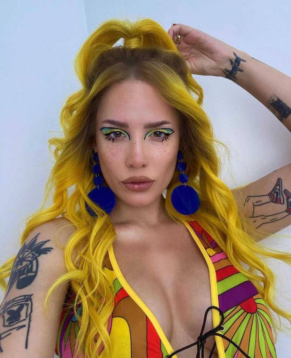 riasan mata ala Halsey (instagram.com/iamhalsey)