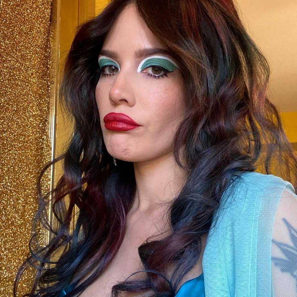 riasan mata ala Halsey (instagram.com/iamhalsey)