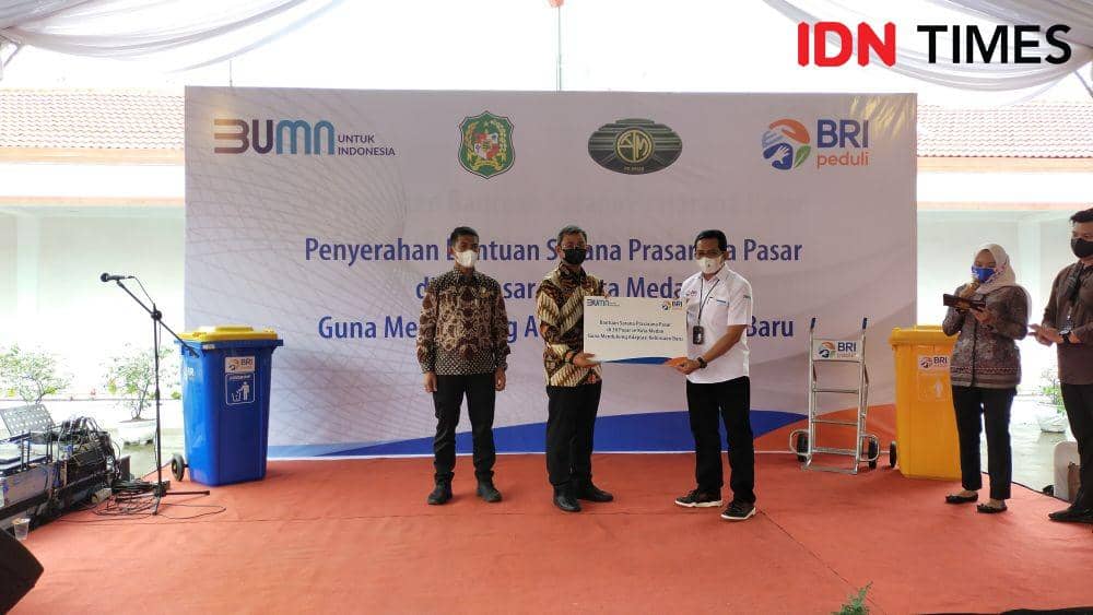 BRI Serahkan Bantuan Sarana dan Prasarana untuk 38 Pasar di Medan