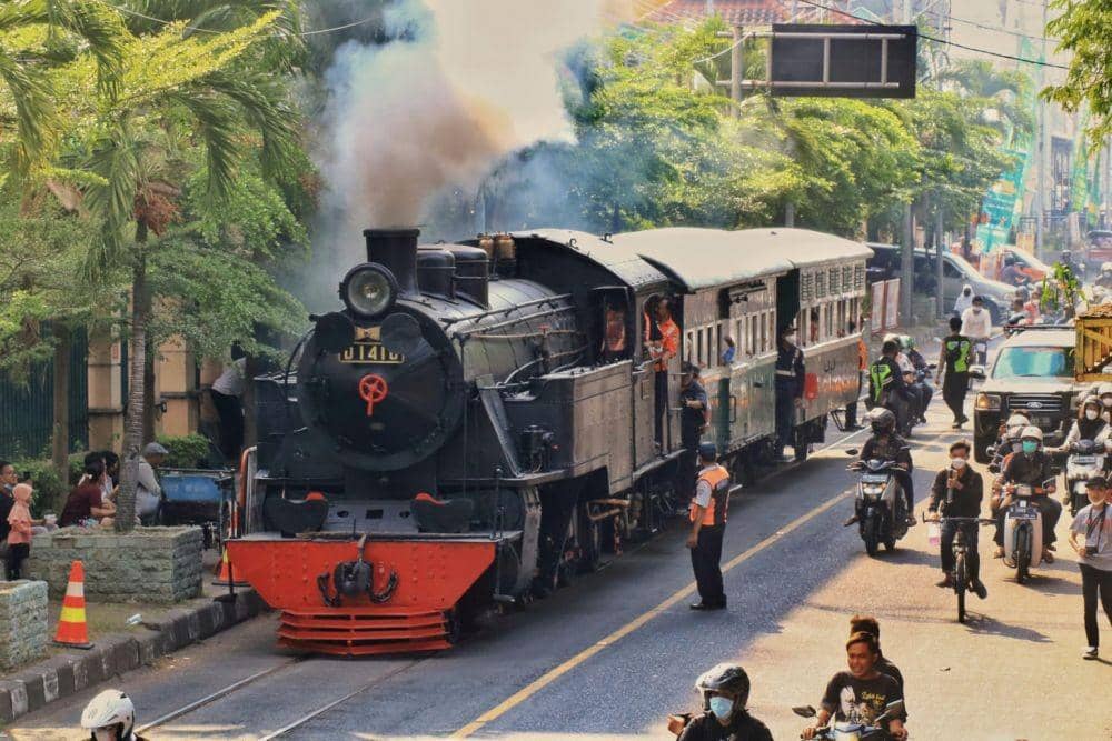 Jalur rel KA di Jalan Slamet Riyadi, Solo. Dok/PT KAI Daops VI