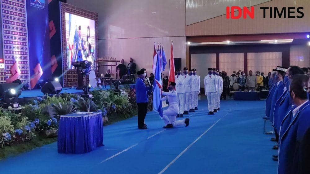 Dewan Pimpinan Pusat (DPP) Partai Demokrat resmi melantik Pengurusan DPD Partai Demokrat Lampung periode 2021-2025 pimpinan Edy Irawan Arief. (IDN Times/Tama Yudha Wiguna)