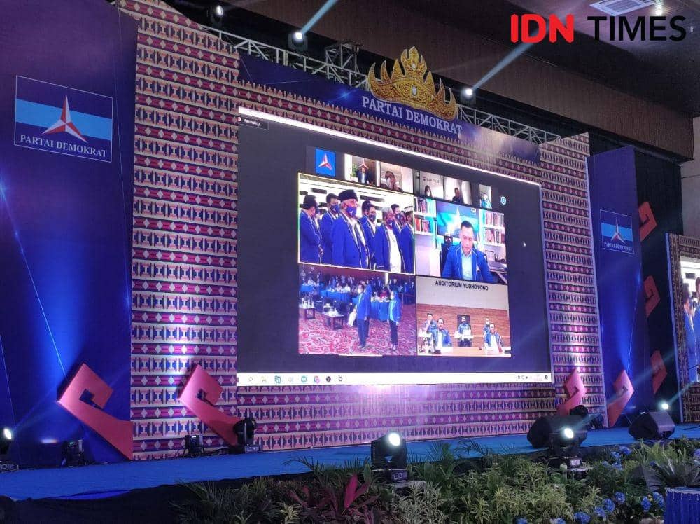 Dewan Pimpinan Pusat (DPP) Partai Demokrat resmi melantik Pengurusan DPD Partai Demokrat Lampung periode 2021-2025 pimpinan Edy Irawan Arief. (IDN Times/Tama Yudha Wiguna)