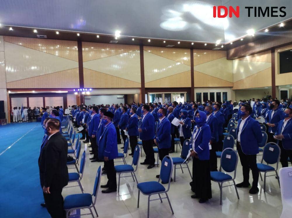 Ketua DPD Partai Demokrat Provinsi Lampung, Edy Irawan Arief menghibahkan bangunan dan sebidang tanah seluas 912 meter. (IDN Times/Tama Yudha Wiguna)