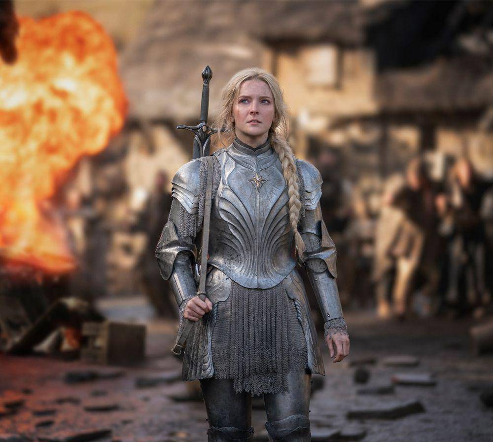 Morfydd Clark sebagai Galadriel dalam The Rings of Power (dok. Amazon Studios/The Rings of Power)