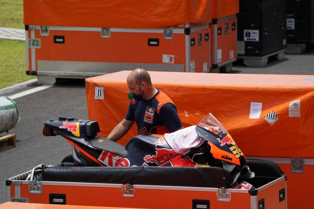 Salah satu tim balap MotoGP mulai menyiapkan motor untuk tes pramusim di Sirkuit Mandalika (Dok. ITDC)