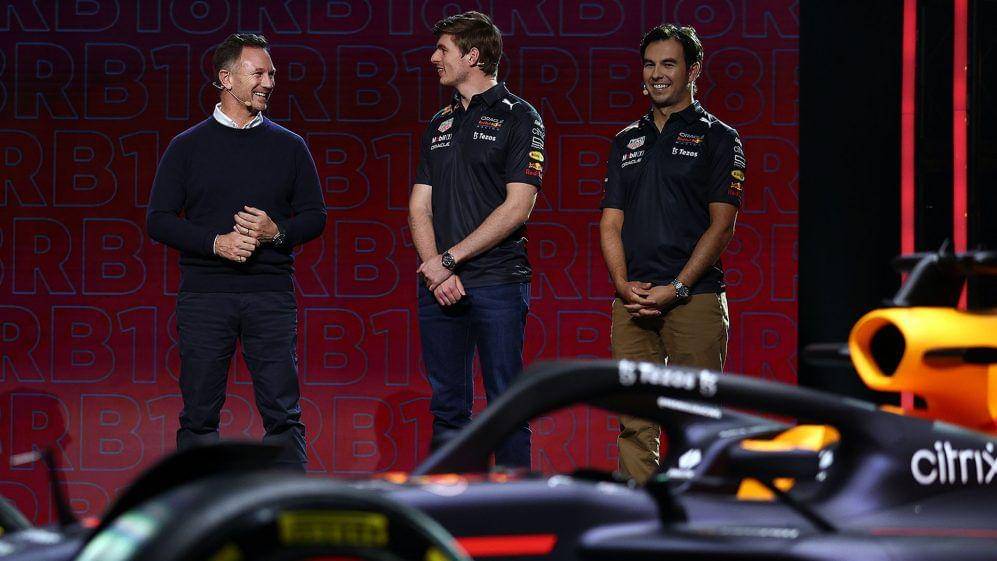 Max Verstappen dan Sergio Perez hadir dalam acara peluncuran RB18. (formula1.com)