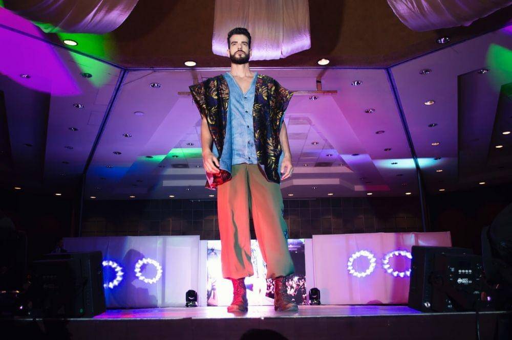 Model fashion show pria (pexels.com/Genaro Servín)