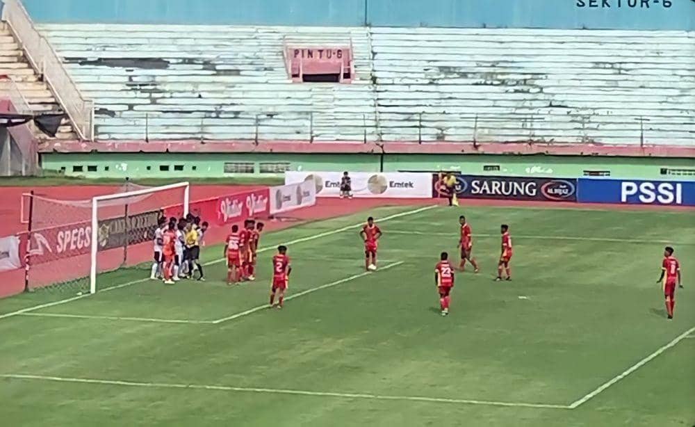 Tangkapan layar siaran langsung pertandingan matchday kedua Grup L Babak 64 Besar Liga 3 2021/22 antara PSLS Lhokseumawe kontra Gasma Enrekang di Stadion Gelora Delta Sidoarjo, Kamis 10 Februari 2022. (Instagram.com/kiiloleee)
