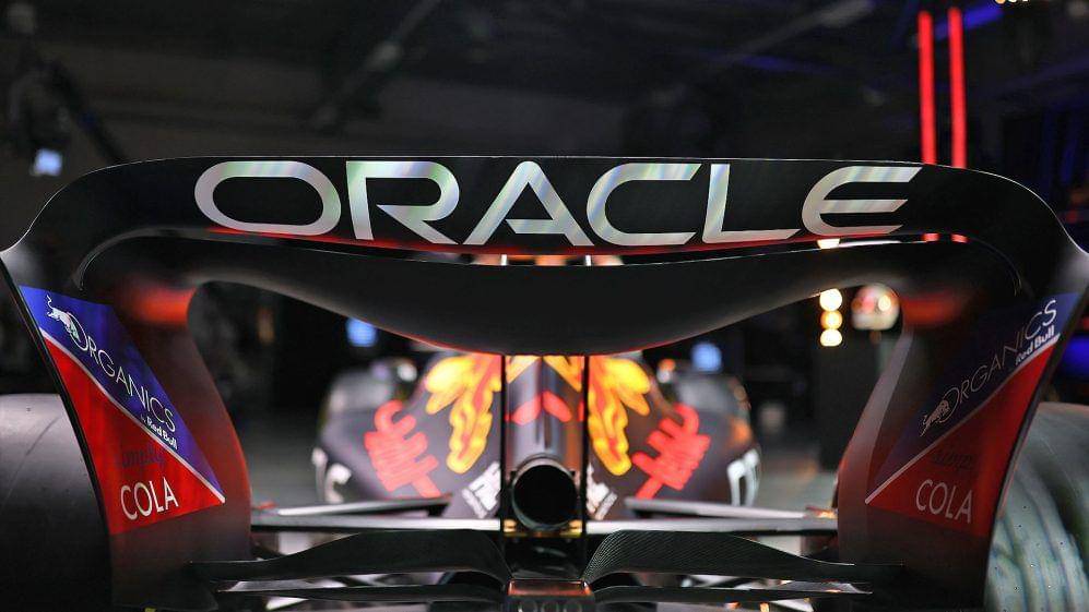 sayap belakang mobil RB18 (formula1.com)