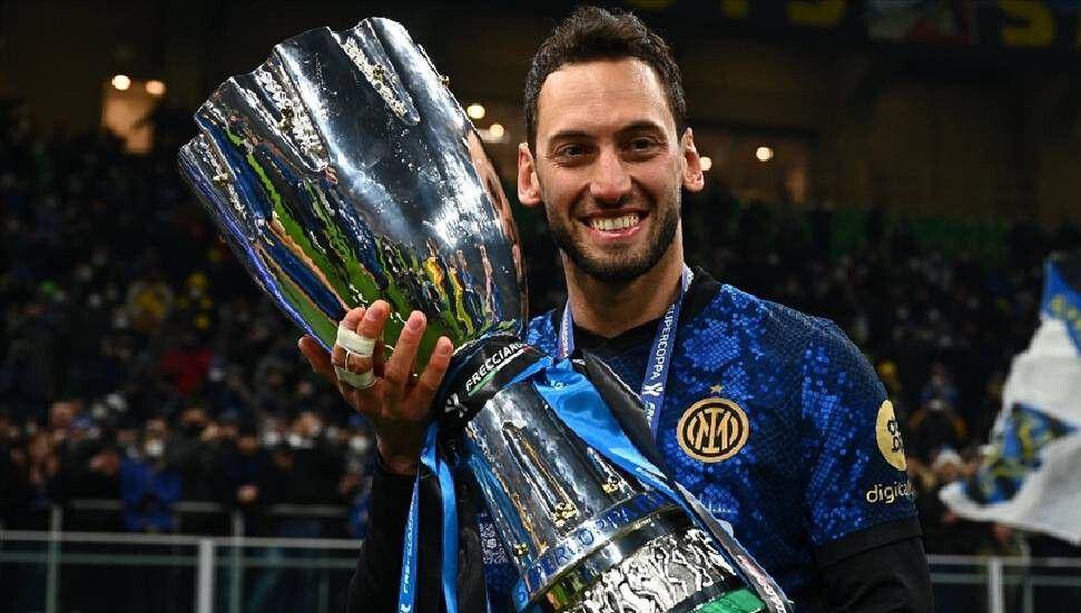 potret Hakan Calhanoglu (twitter.com/hakanc10)