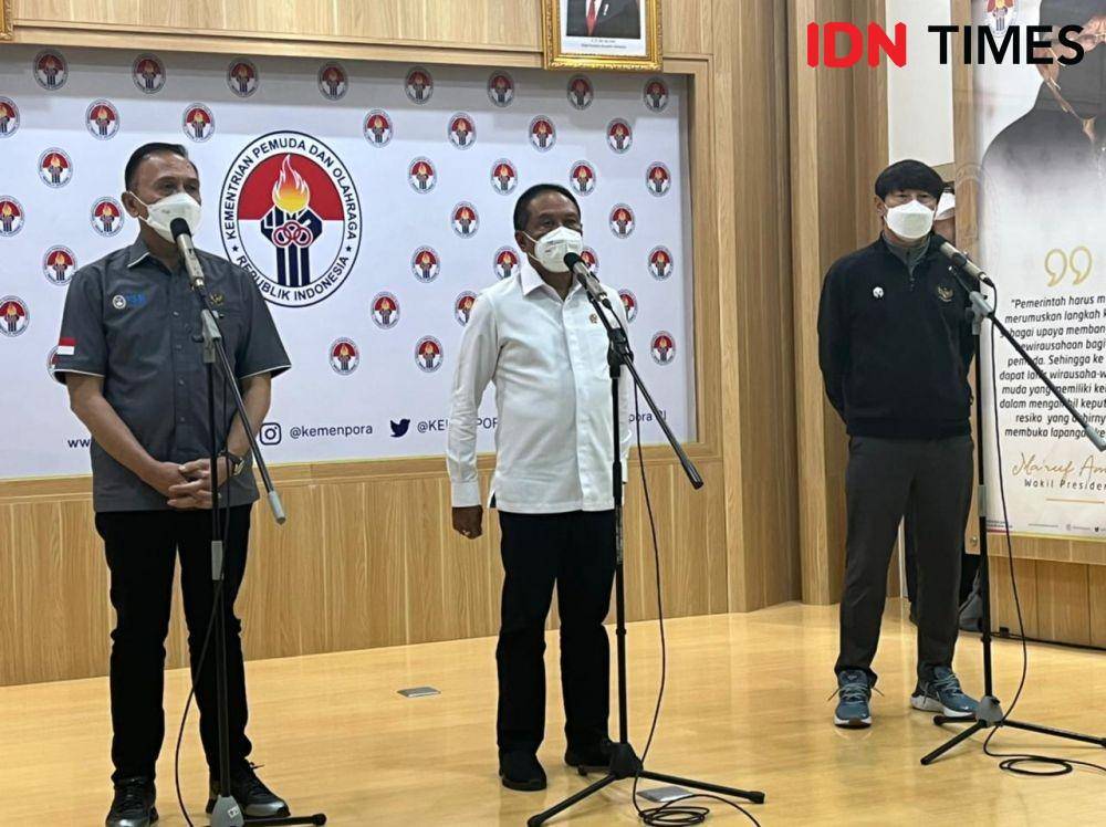 Ketua Umum PSSI Mochamad Iriawan, Menpora Zainudin Amali dan Pelatih timnas Indonesia Shin Tae Yong dalam konferensi pers usai rapat internal pembahasan naturalisasi pemain sepak bola (IDN Times/Margith Juita Damanik)