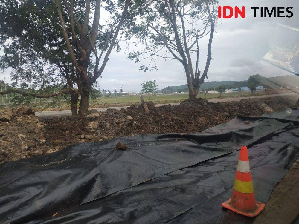 Kondisi pembangunan di sekitar Sirkuit Mandalika. (IDN Times/Sandy Firdaus)
