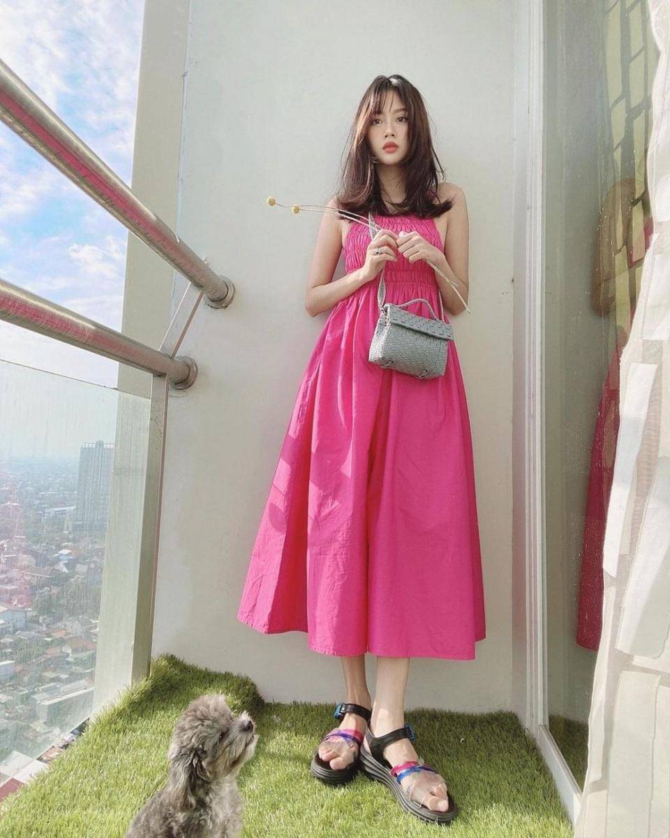 outfit Valentine pink (instagram.com/danitasigarlaki)