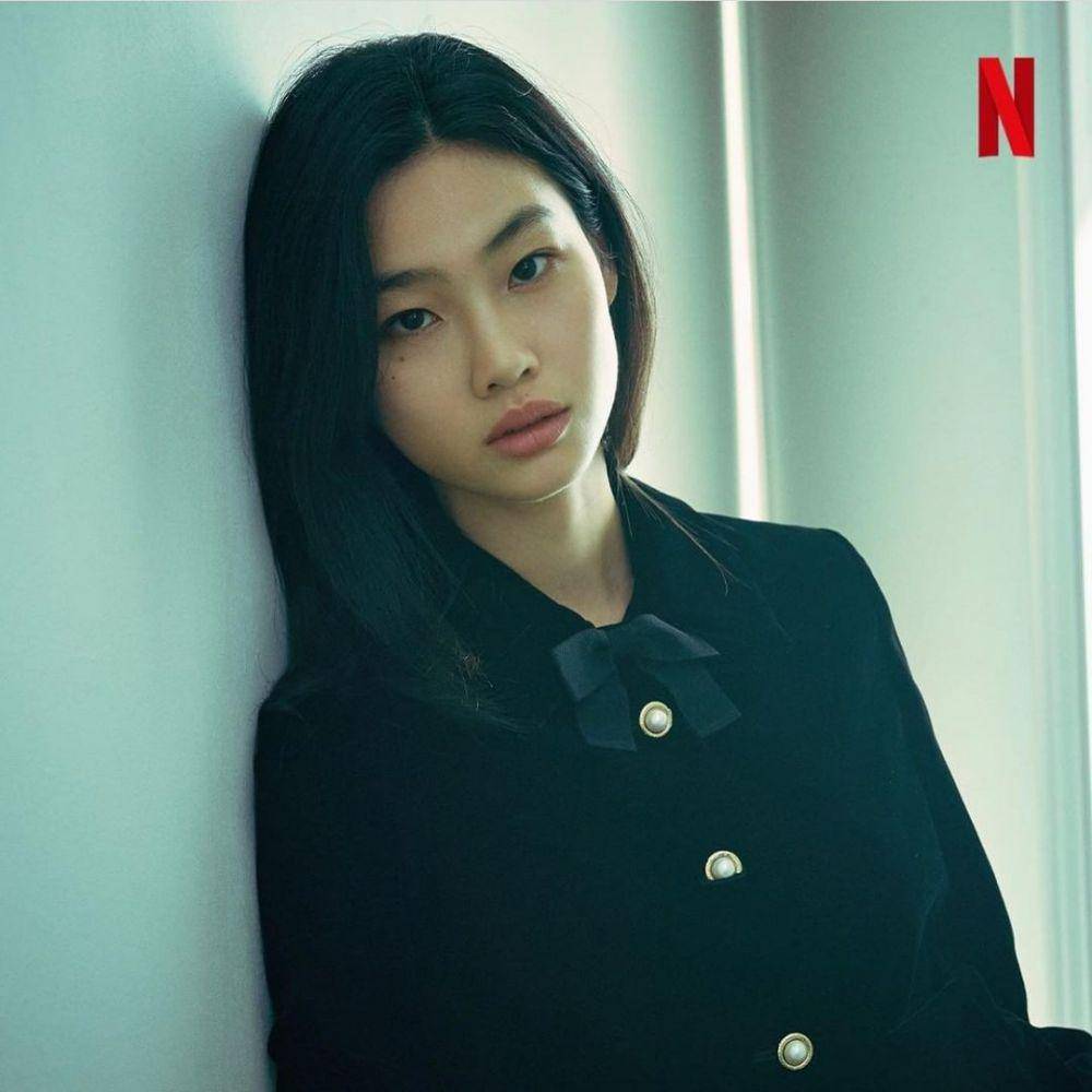 Jung Ho Yeon (instagram.com/hoooooyeony)
