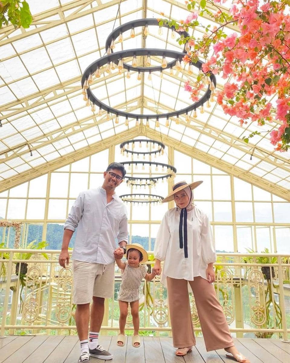 potret keluarga Fitri Tropica (instagram.com/fitrop)