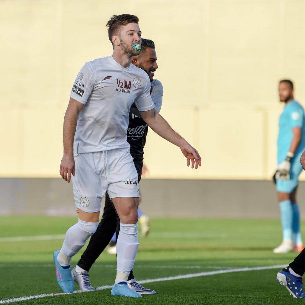 Luciano Vietto melakukan selebrasi usai mencetak gol. (instagram.com/alshababsaudifc)