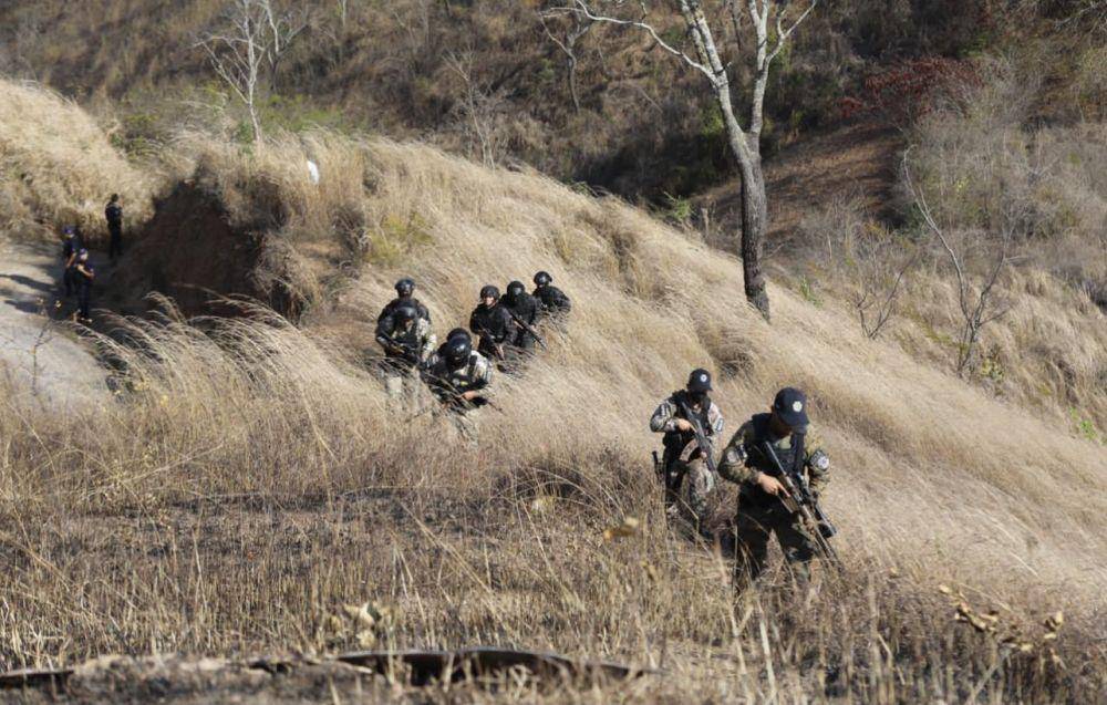 Operasi militer yang dilakukan aparat penegak hukum di Las Tejerias, Aragua, Venezuela pada Minggu (6//2/2022). (twitter.com/ararauna_ve)