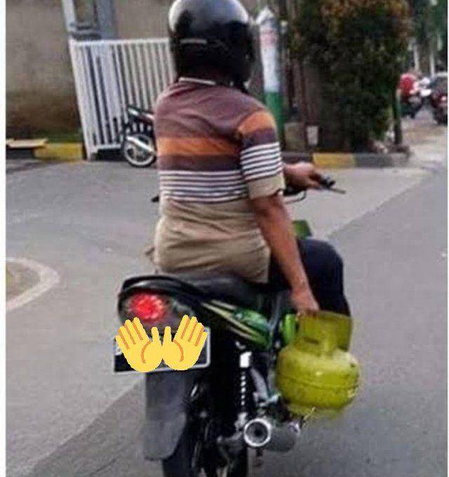 kelakuan pengendara motor Indonesia yang kocak abis (twitter.com/Reyhandika_024)