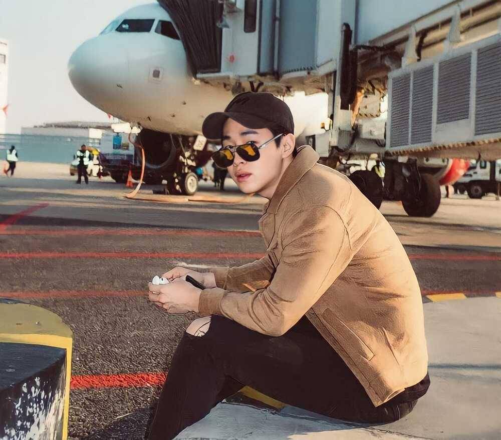 Henry Lau (instagram.com/henryl89)
