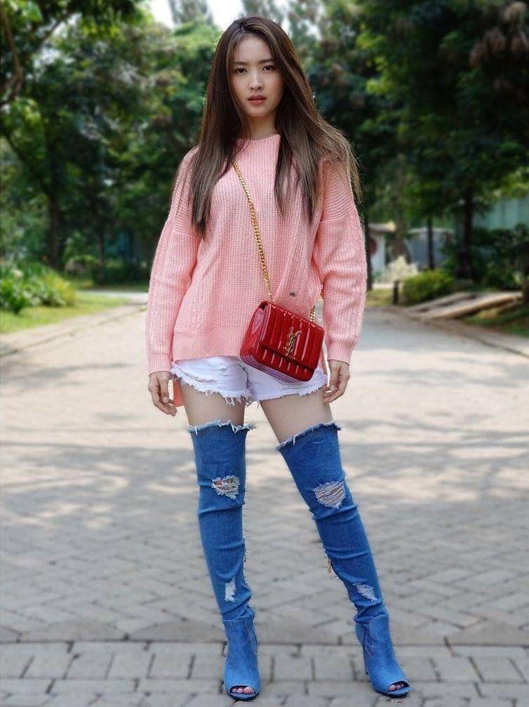 outfit Valentine pink (instagram.com/natashawilona12)