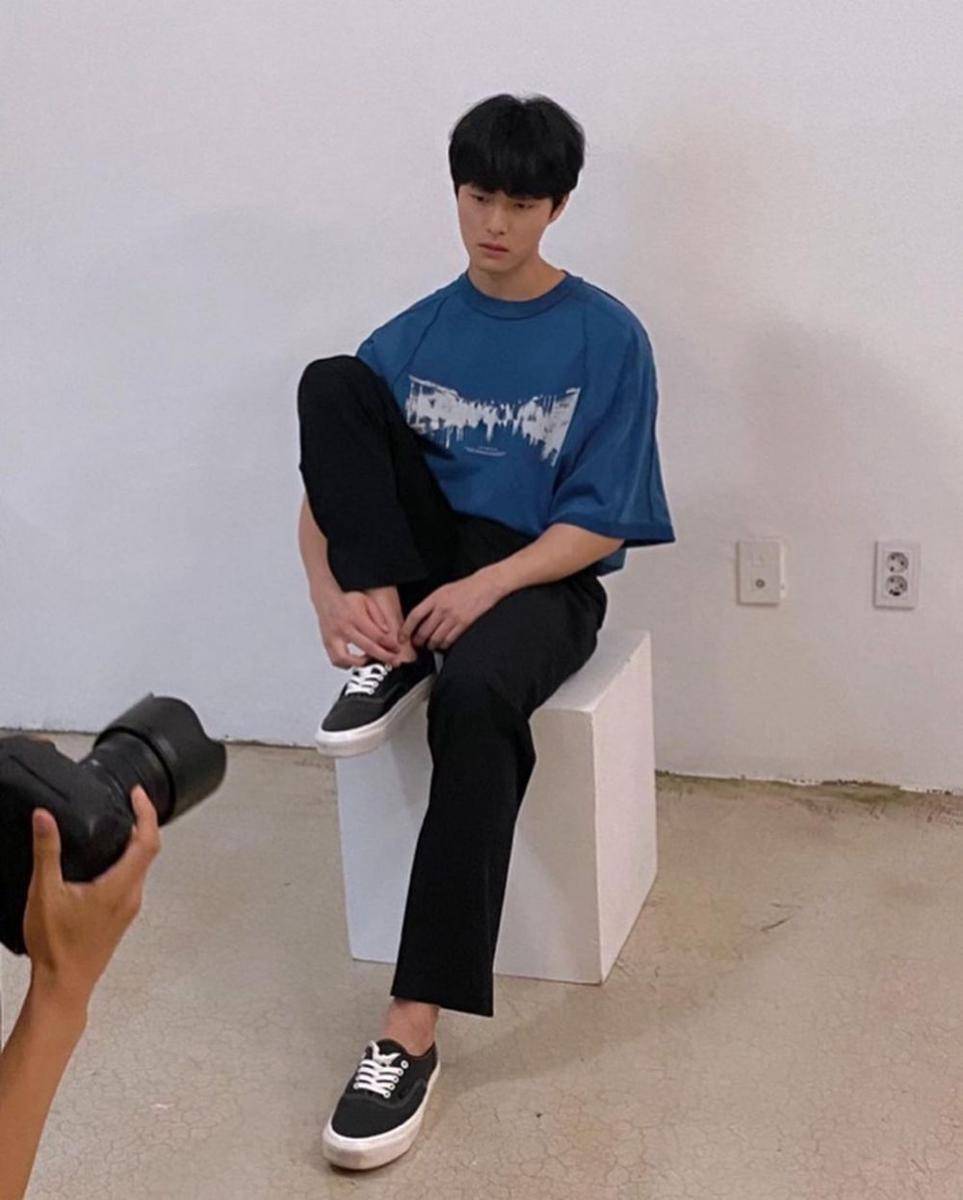 ootd hangout Yoon Chan Young (instagram.com/yooncy1)