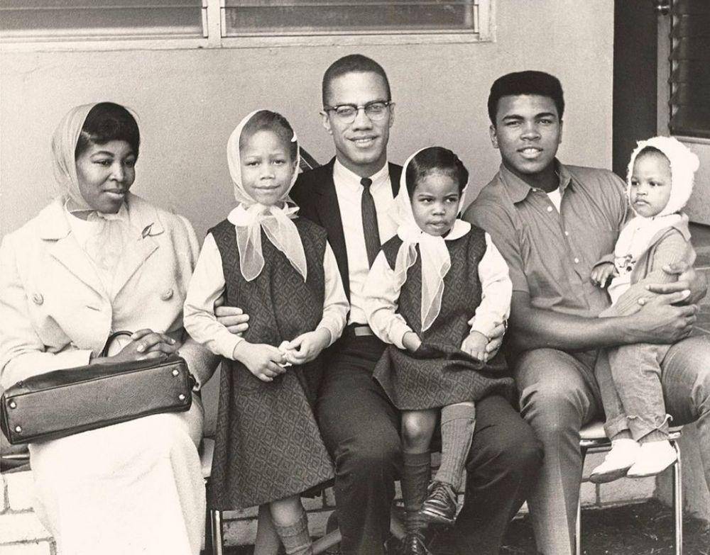 Malcolm X bersama keluarga dan Muhammad Ali (instagram.com/malcolm.x.nation)