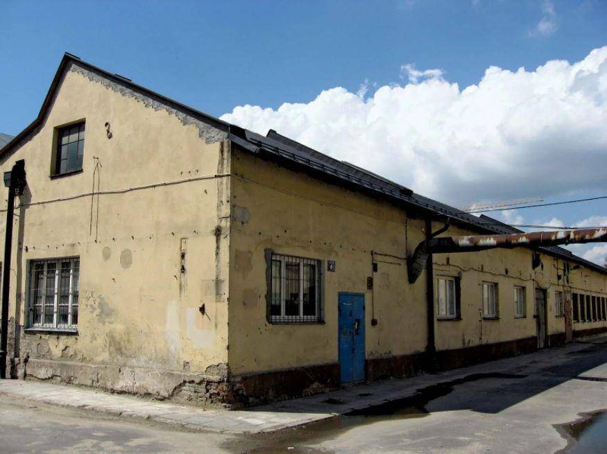 potret pergedungan di Oskar Schindler's Enamel Factory (britannica.com)