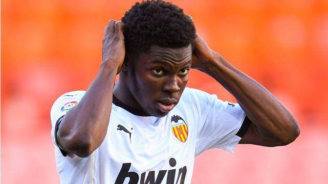 Yunus Musah bersama Valencia (fcbarcelonanoticias.com)