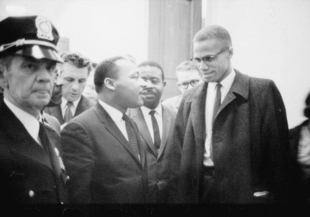 Malcolm X bersama Martin Luther King Jr. (malcolmx.com)