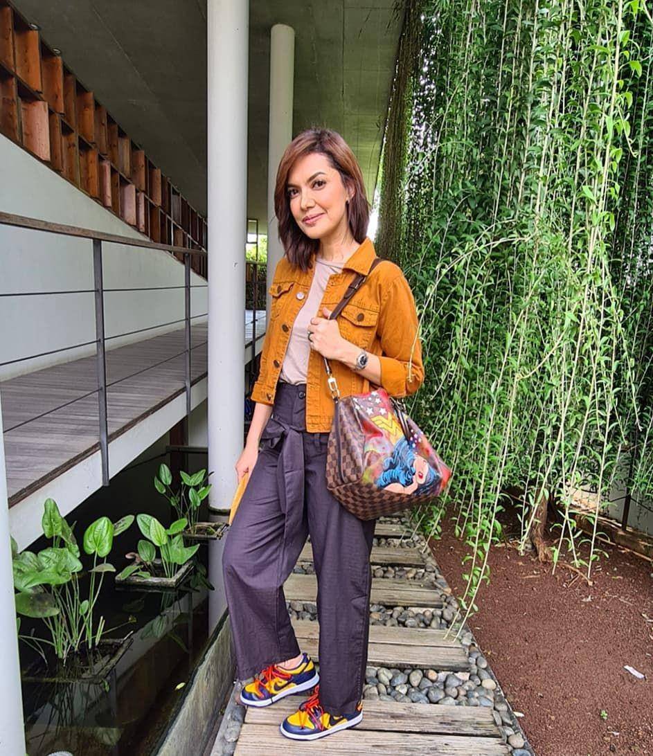 fashion kasual Najwa Shihab (instagram.com/najwashihab)