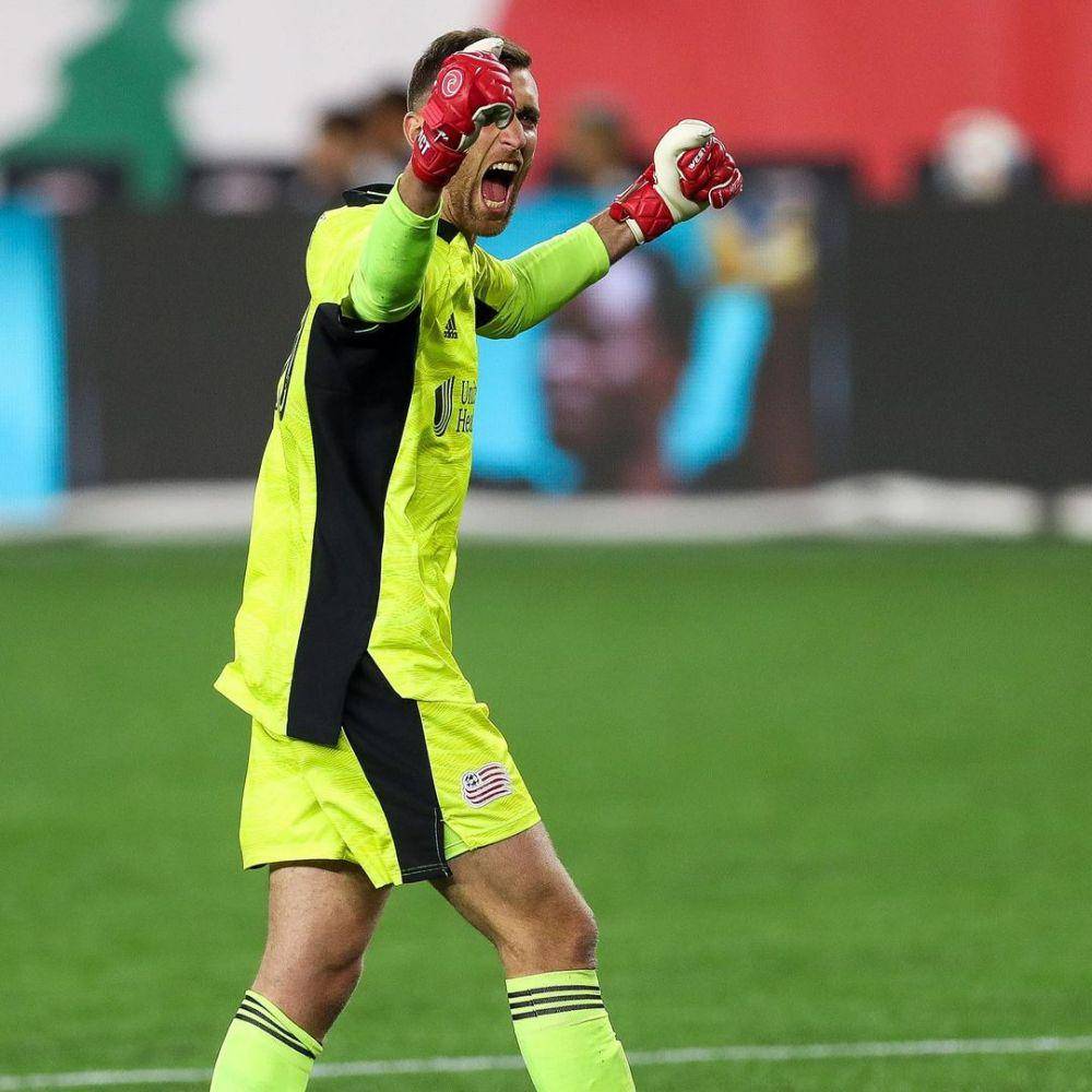 Matt Turner sedang selebrasi. (instagram.com/headdturnerr)