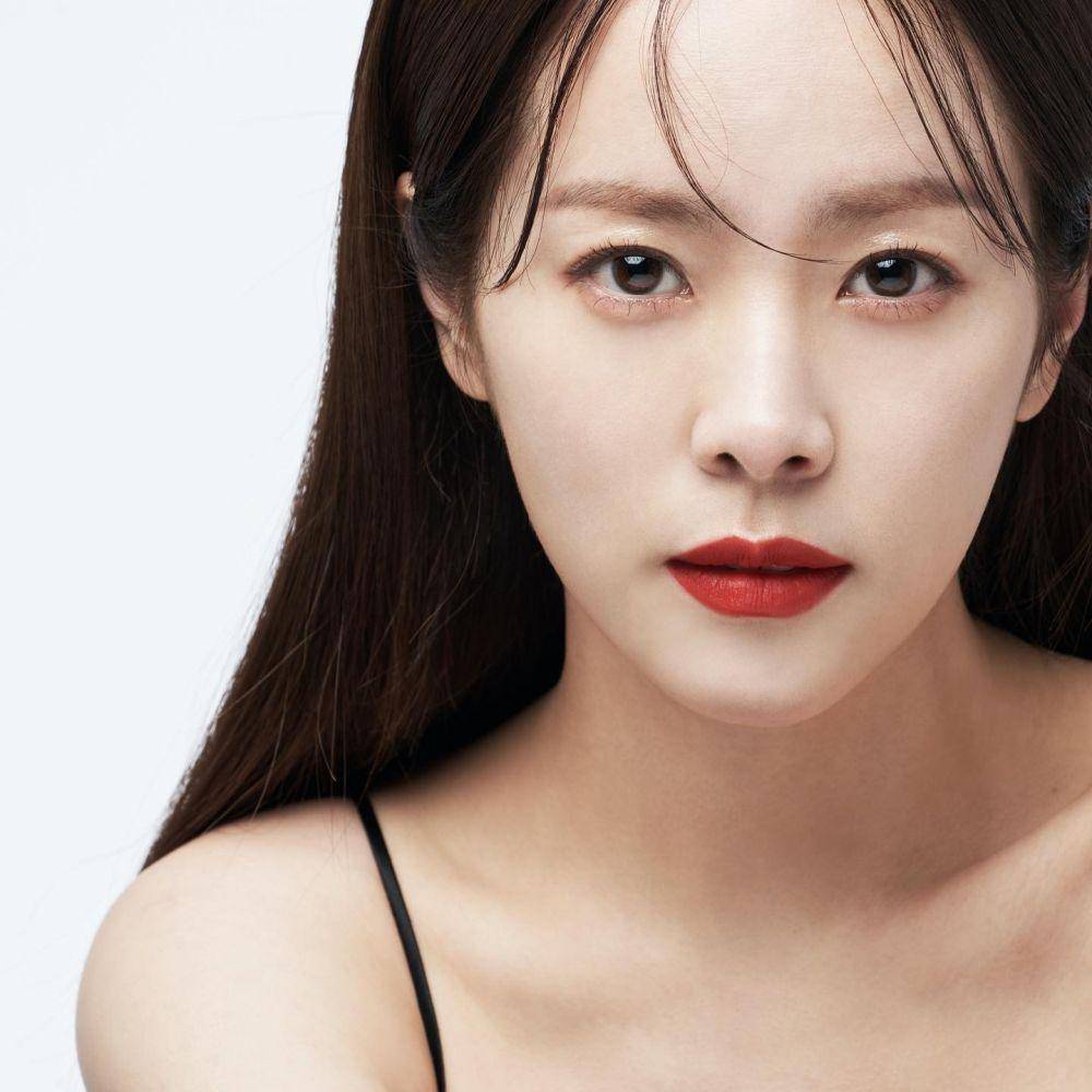 Han Ji Min (instagram.com/roma.emo)