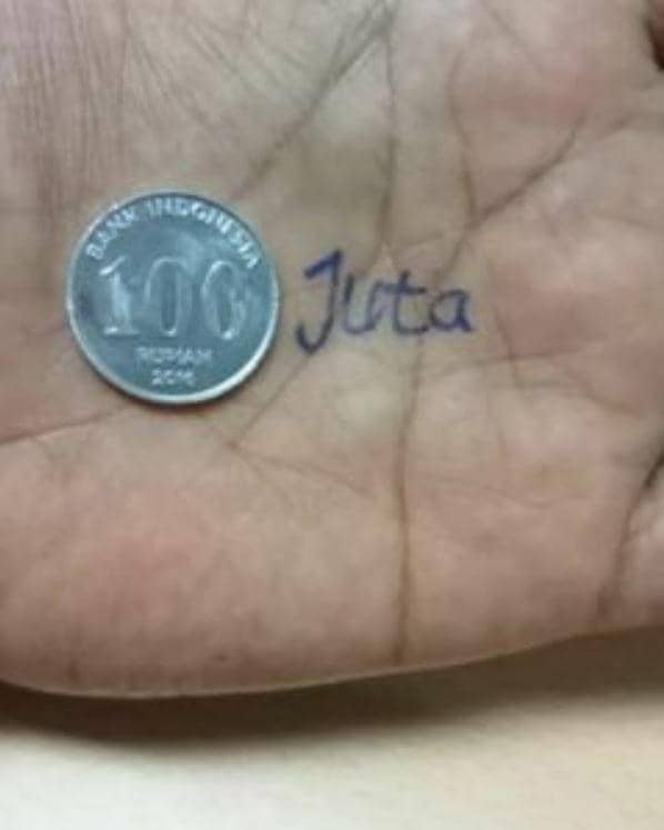 potret orang pamer (instagram.com/meme.wkwk)