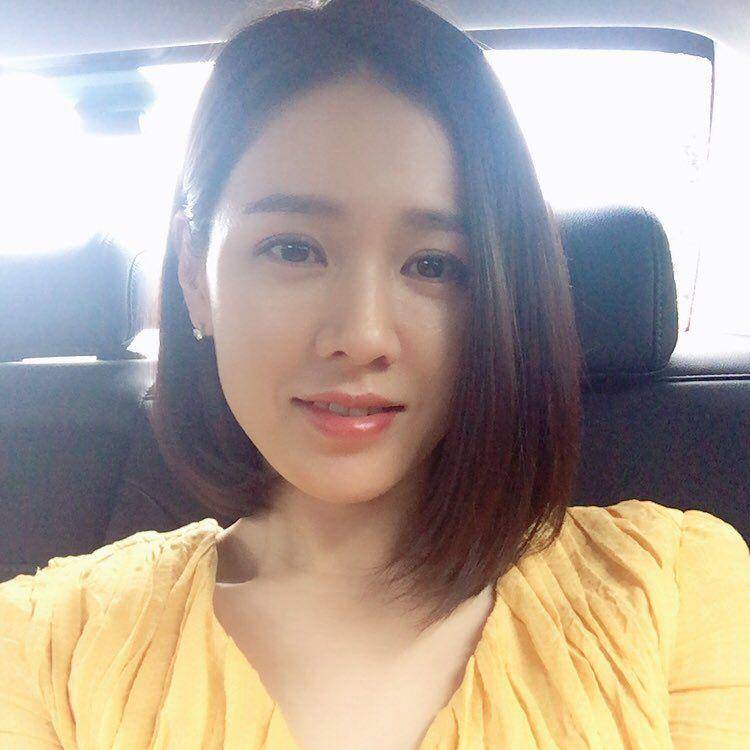 Son Ye Jin (instagram.com/yejinhand)