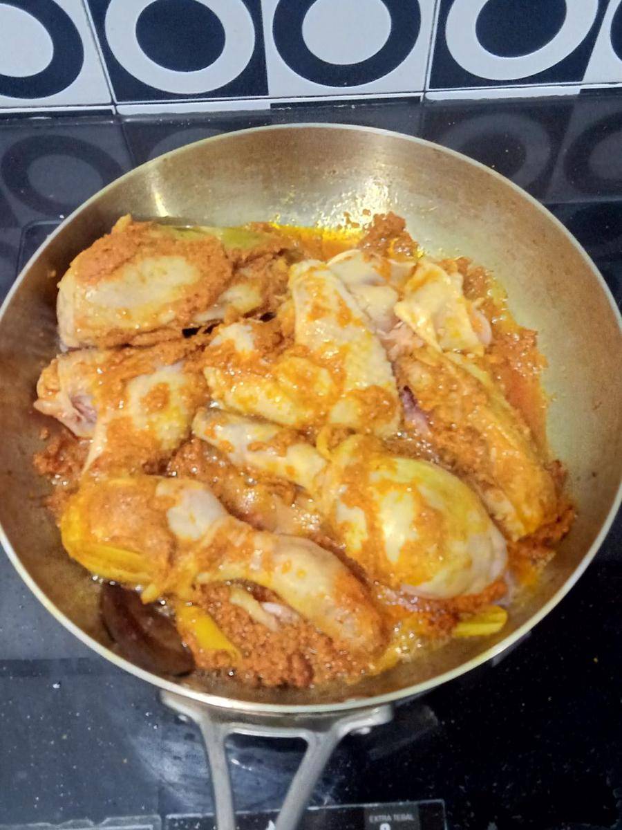 ilustrasi memasak balado sayap ayam (twitter.com/Laila Dimyati)
